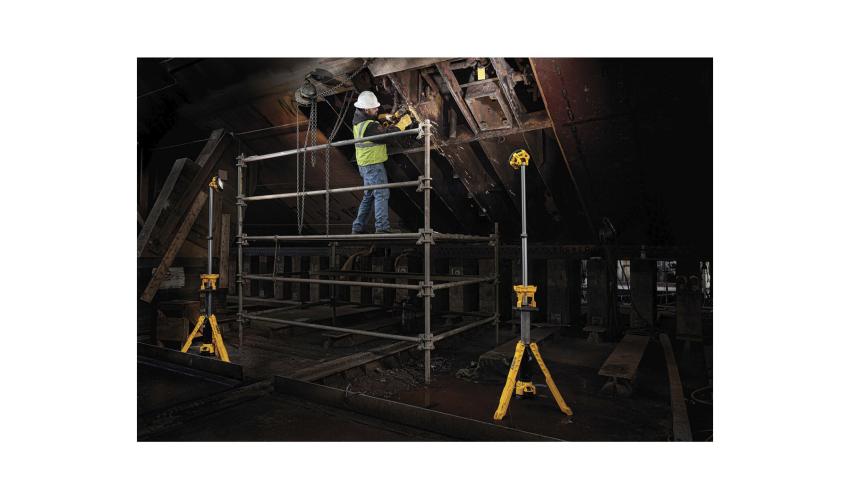 DEWALT 20V MAX* Cordless Tripod Light (Kit)